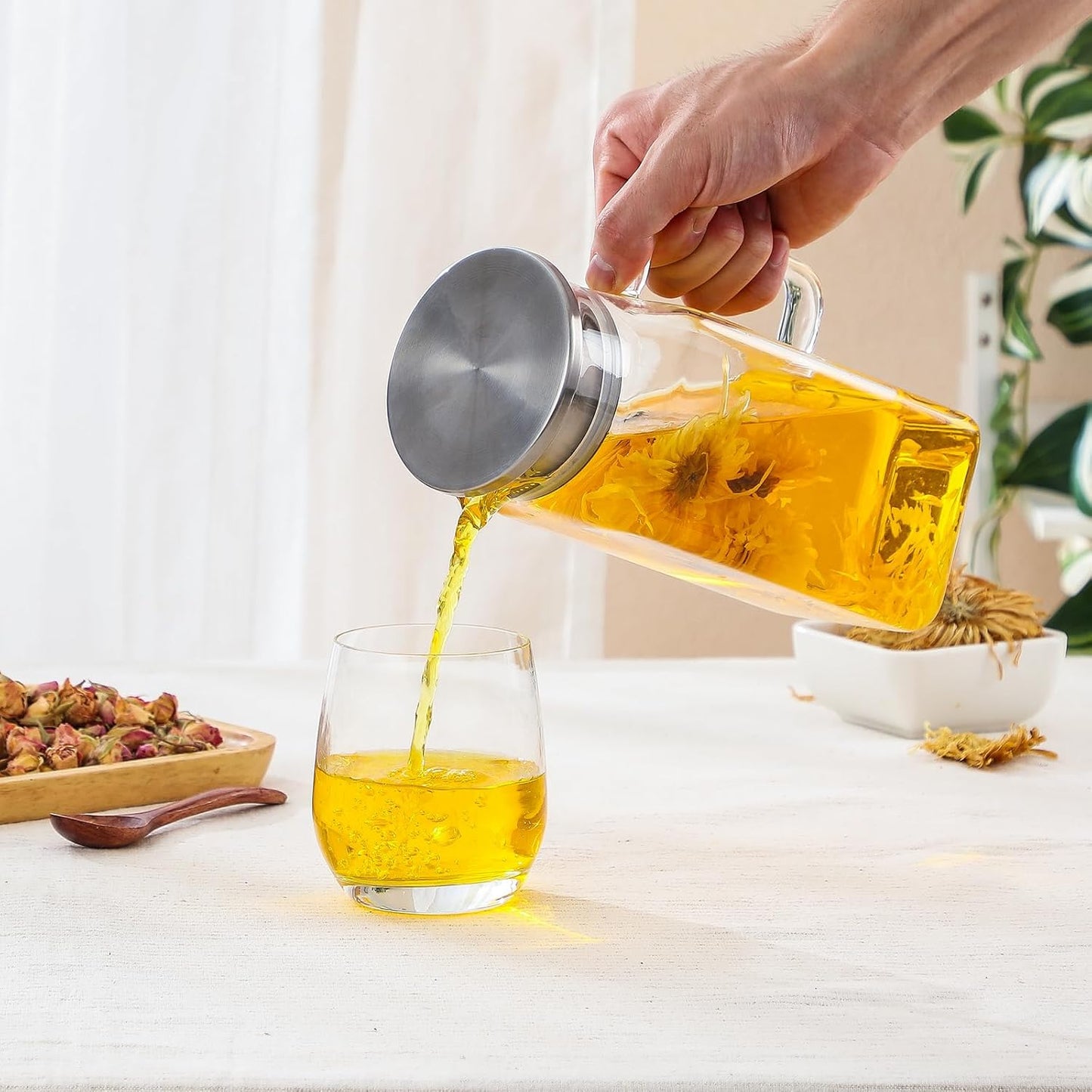 40 oz,1.2Liter Square Glass Pitcher with Lid and Spout, Breast Milk Pitcher with Handle for Fridge, Borosilicate Glass Carafe for Hot/Cold Drink, Small Jug for Iced Tea, Coffee,Water Storage Container