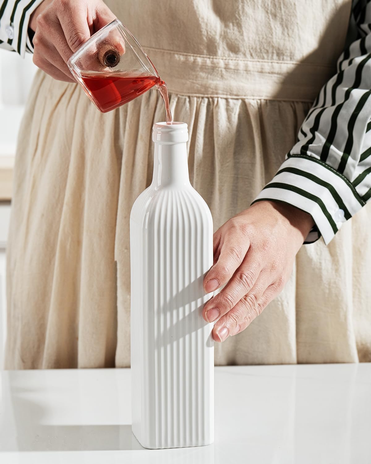 getstar 18 oz Olive Oil Dispenser Bottle for Kitchen, Ceramic Oil Bottle with Automatic Stainless Steel Pourer