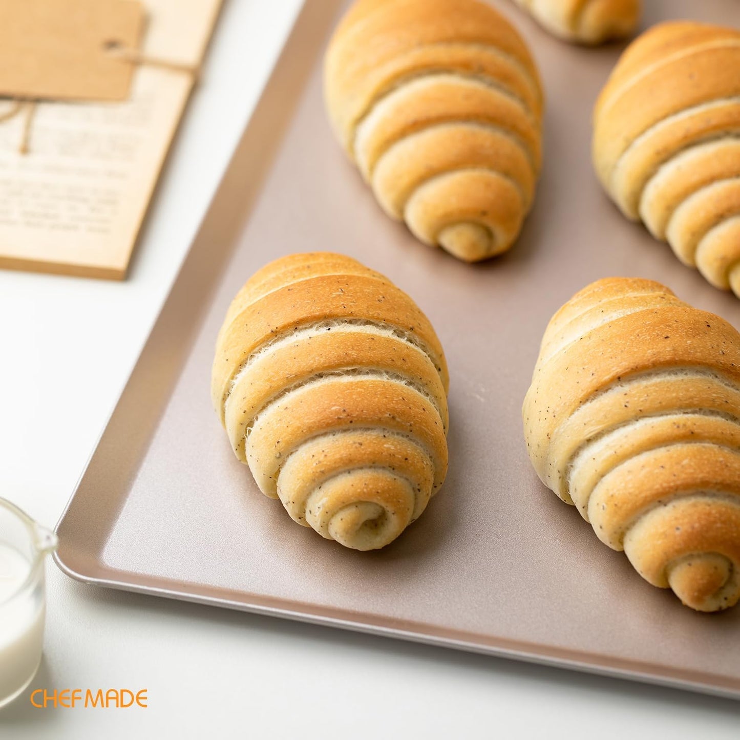 CHEFMADE 15-Inch Baking Sheet Pan, Non-Stick Square Jelly Roll Bakeware for Oven Roasting Meat Bread Battenberg Pizzas Pastries 15.8" x 11.8" x 0.47" (Champagne Gold)