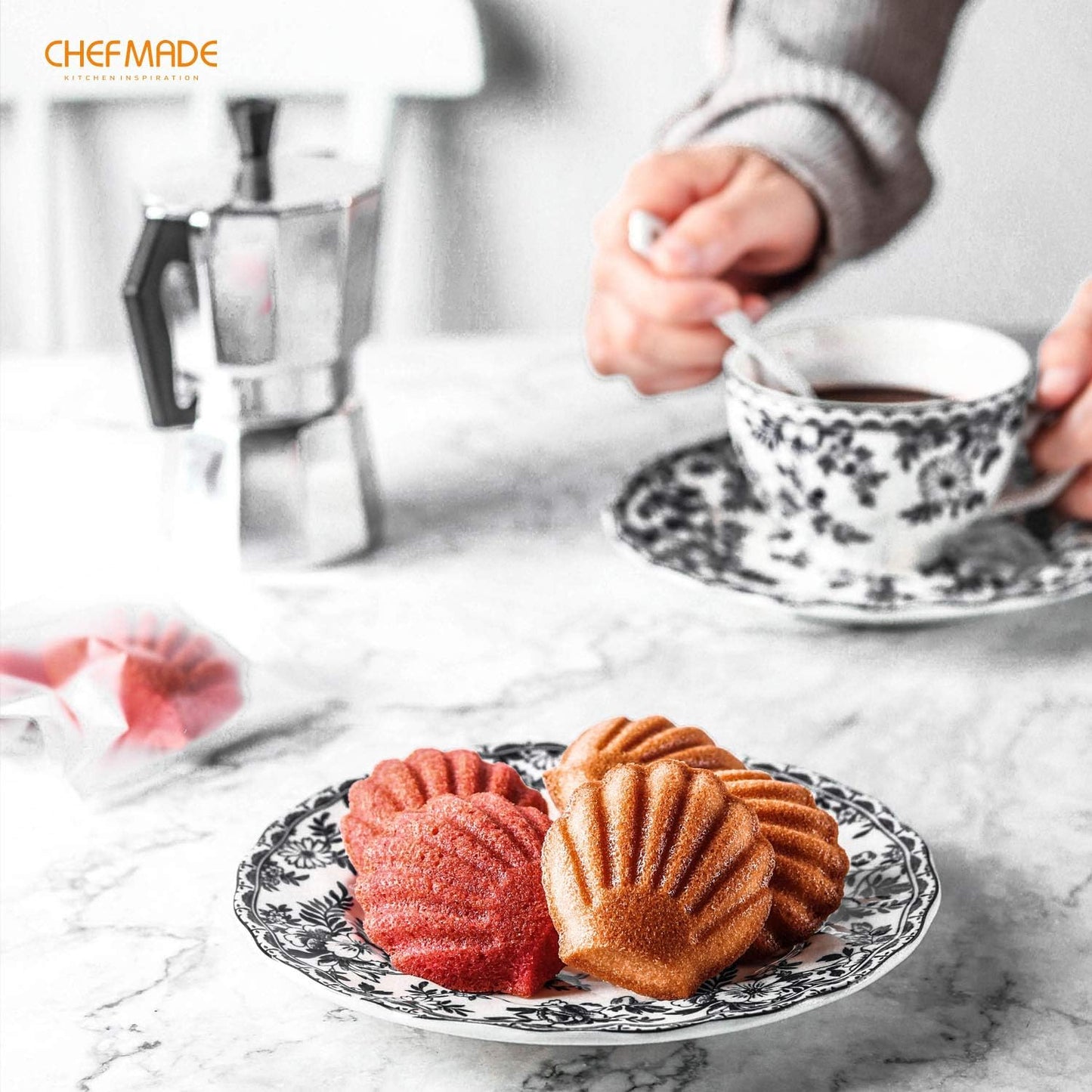 CHEFMADE Madeleine Mold Cake Pan, 12-Cavity Non-Stick Scallop Madeline Bakeware for Oven Baking (Champagne Gold)