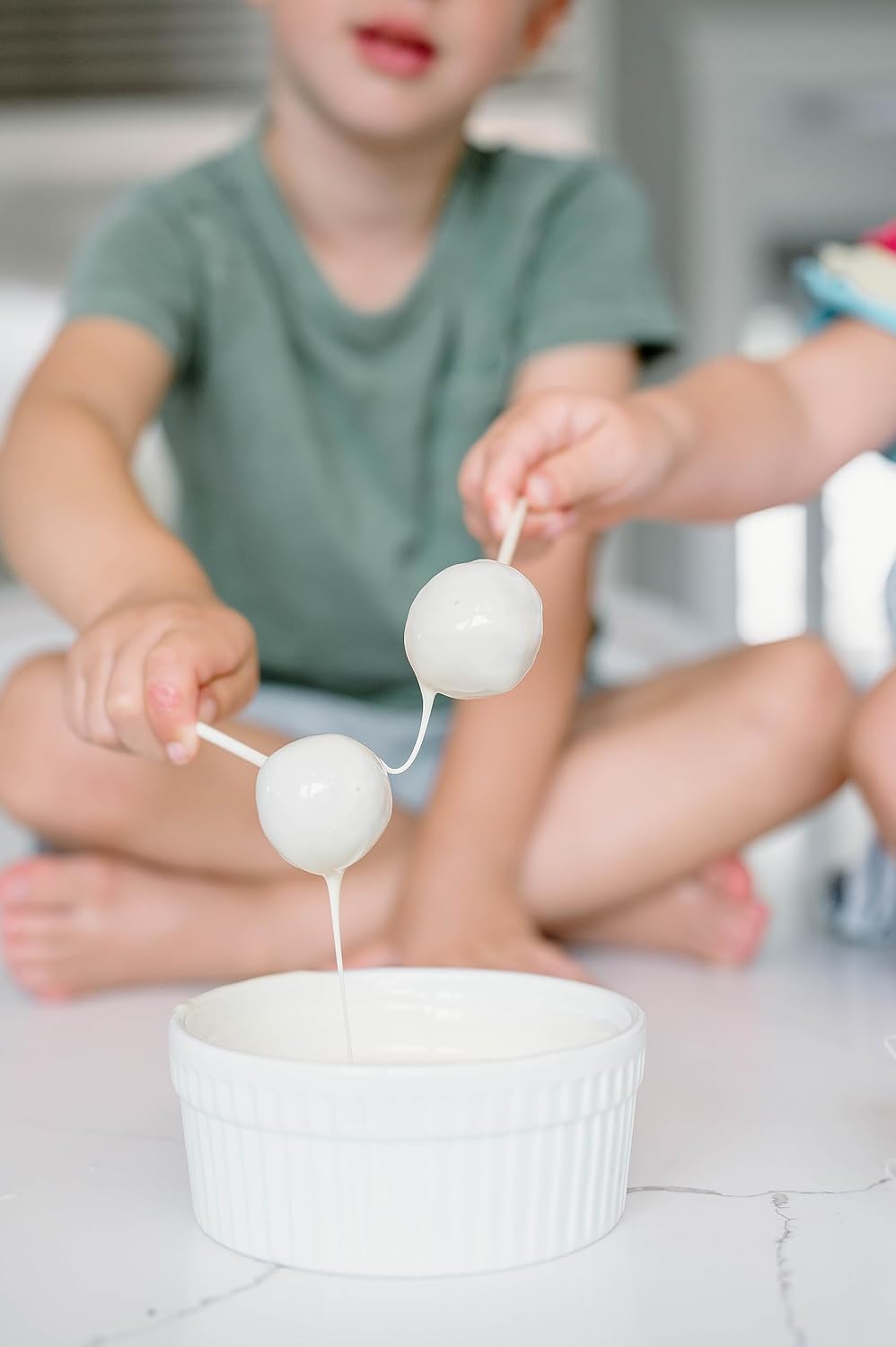 Classic Chocolate Cake Pop Kit - White Chocolate Coating