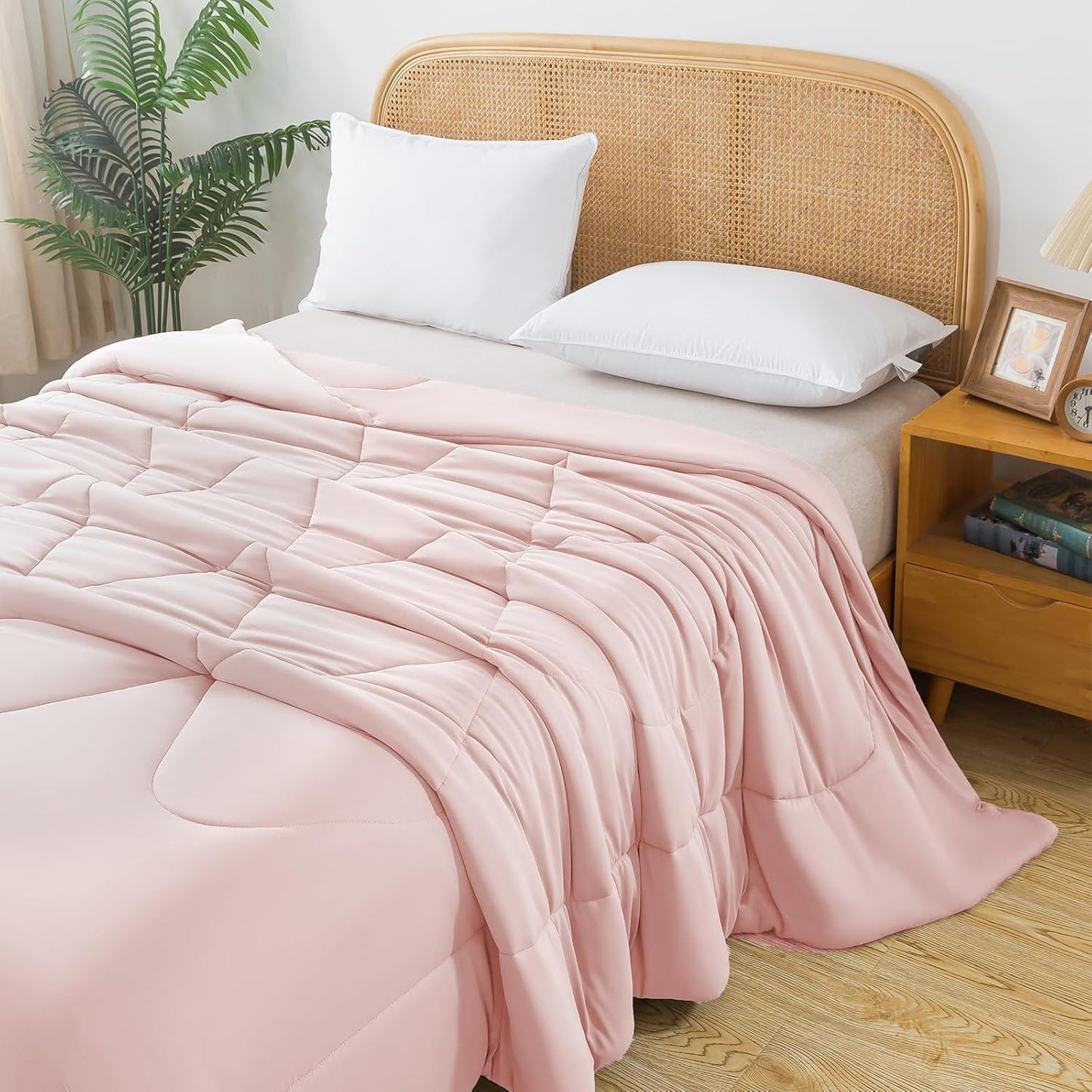 HYLEORY Cooling Comforter Queen Size - Summer Cooling Blanket for Hot Sleepers/Night Sweats, Double-Sided Cold Touch Silky Ice Comforters, Breathable Lightweight Beddings, Cool Pink, 90"x90"