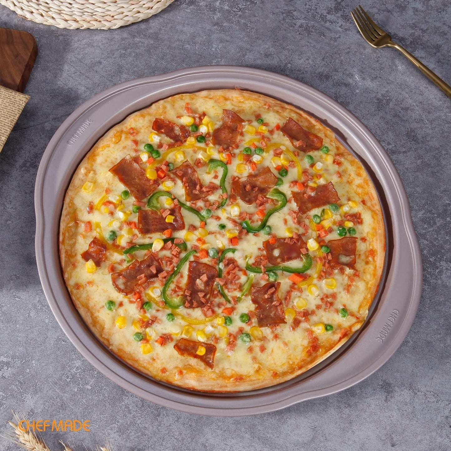 CHEFMADE Pizza pan, 14 Inch with Holes Non-Stick Pizza Crisper Pan Bakeware for Oven Baking (Champagne Gold)